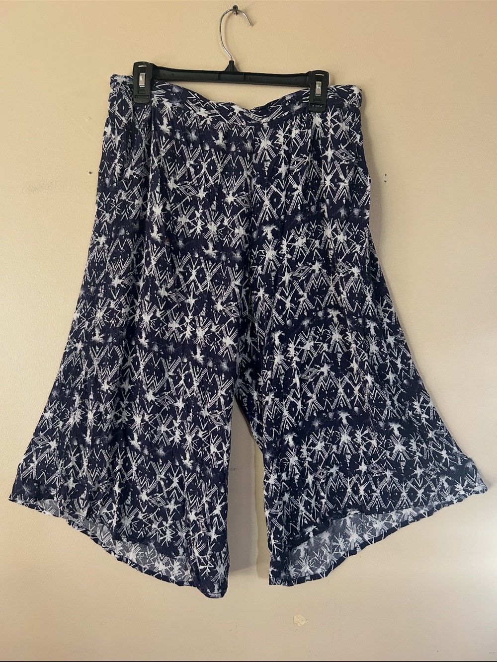 Mudd XL Navy & White Printed Wide Leg Gaucho Pants